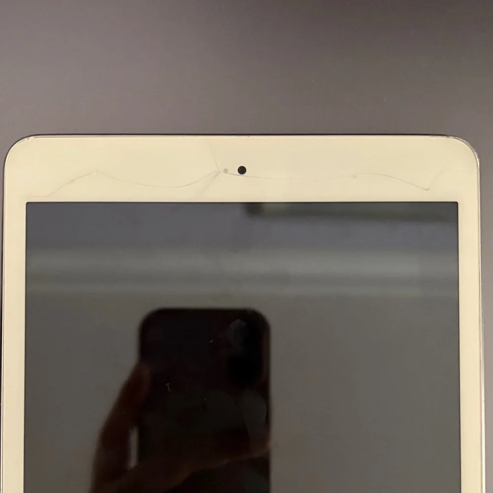 Apple iPad Mini 1st-gen in White with 16GB - Wifi Only